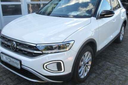 VW T-Roc Style 1.5 TSI DSG NAVI AHK IQ LIGHT ALU APS 26.200 km 27.988 &euro; Bergkamen 59192