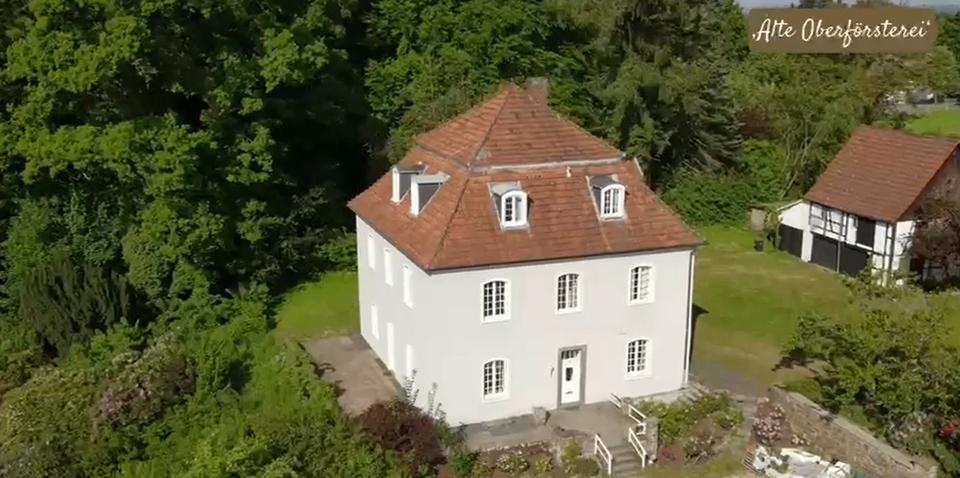 Einfamilienhaus Arnsberg Holzen - 10 Zimmer, 280 m&sup2;, 2.250&euro; | Angebot:26147327