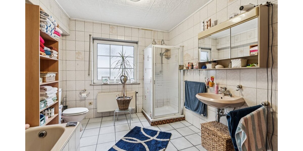 Mehrfamilienhaus mit fünf Wohneinheiten & Imbiss in Arnsberg–Gierskampen - Mehrfamilienhaus, Wohnhaus Arnsberg Obereimer | Angebot:25232860