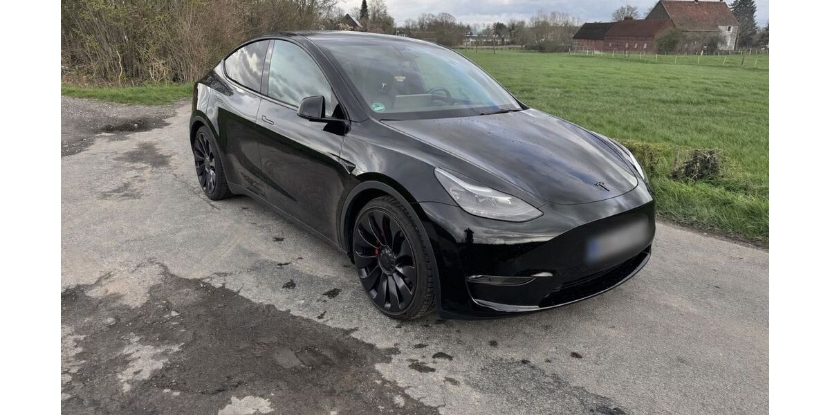 Tesla Model Y 63.000 km 31.900 &euro; Bönen 59199