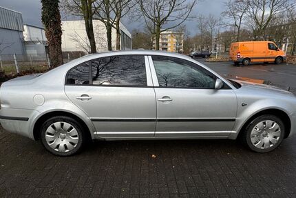 Skoda Superb 233.305 km 1.100 &euro; Dortmund 44328