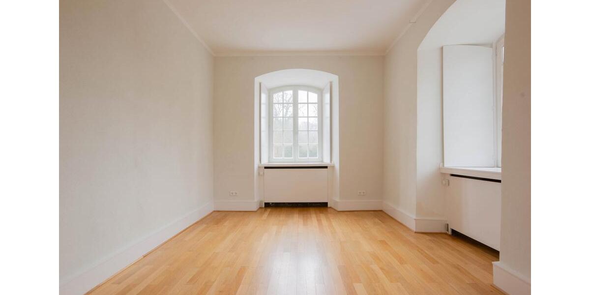 Villa Arnsberg Holzen - 10 Zimmer, 280 m&sup2;, 2.250&euro; | Angebot:26644784