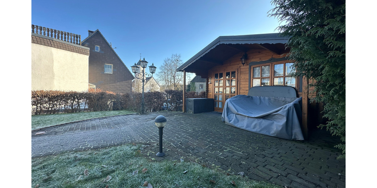 Doppelhaushälfte Balve Mellen - 7 Zimmer, 270 m&sup2;, 285.000&euro; | Angebot:25703460