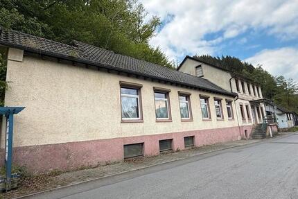 Haus Finnentrop - 2 Zimmer, 413 m&sup2;, 64.999&euro; | Angebot:26652131
