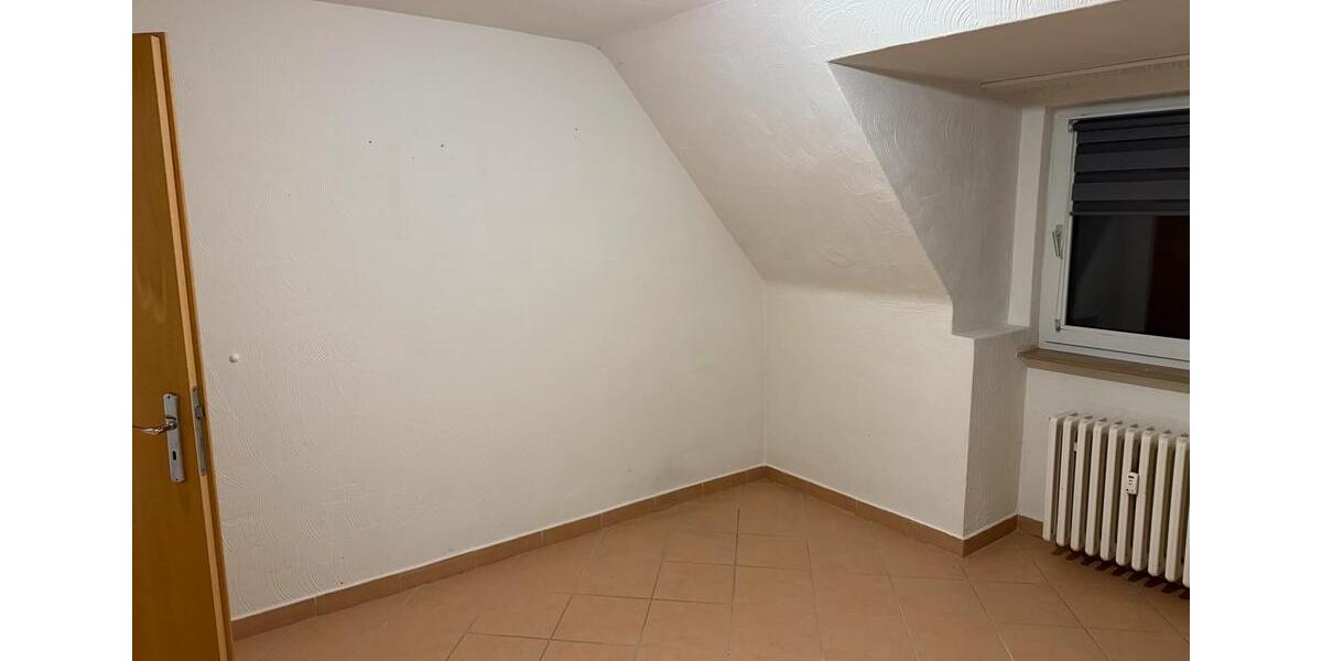 Dachgeschoßwohnung Werdohl - 3 Zimmer, 55 m&sup2;, 300&euro; | Angebot:25903140